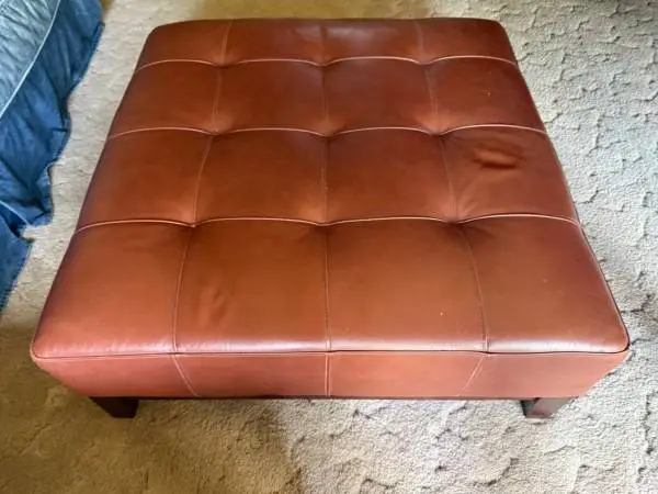 Like New 40“ x 40“ Ottoman Reduced $195