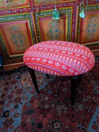 Bombay & CO Footstool