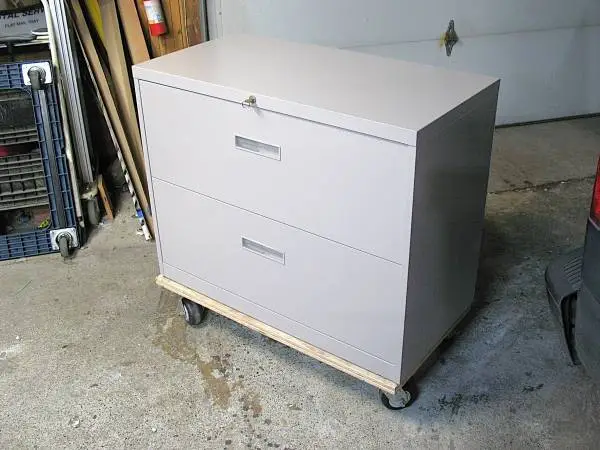 Steelcase 2-drawer locking lateral file cabinet w/key