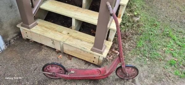 1940s Radio Line Scooter
