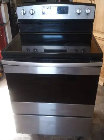 WHIRLPOOL STOVE/OVEN EVERYTHING WORKS GOOD BUT THE RIGHT REAR BURNER.