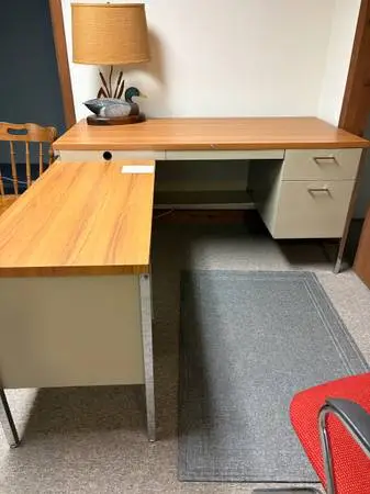L shaped DESK Perfect condition.