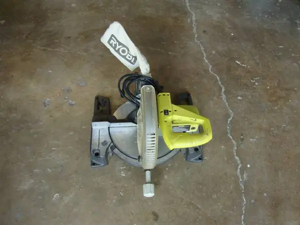 Miter Saw - Ryobi 10 in Compound Miter Saw - TS1345L
