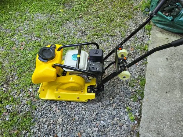 6.5HP Plate Compactor, 25x18 Steel Plate, with wheels & Built-in Wat
