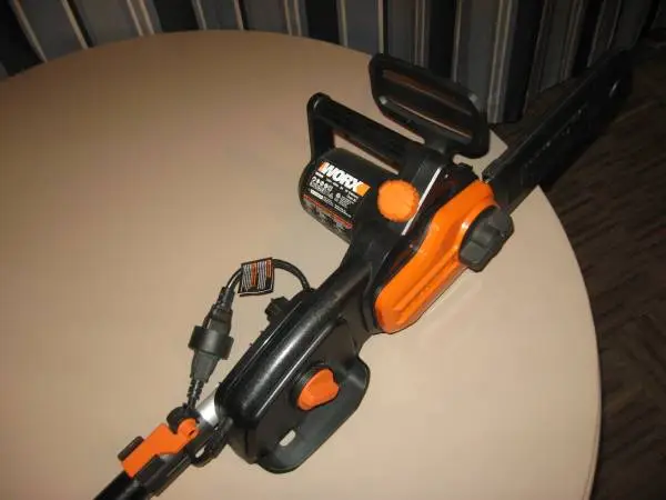 WORX ELECTRIC 2 in 1 POLE SAW WITH DETACHABLE CHAIN SAW