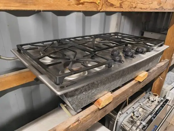 SS GE Monogram Cooktop Natural Gas Model # ZGU375NSD2SS Used Good Cond
