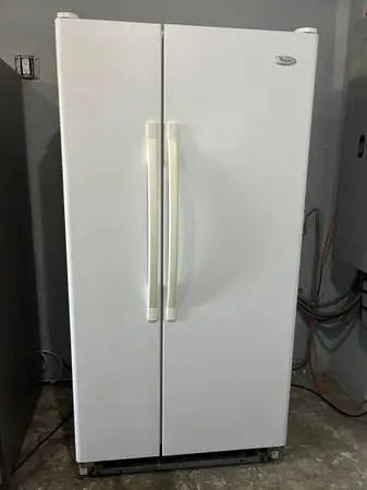 Whirlpool White Side by Side Refrigerator with ice maker 33”