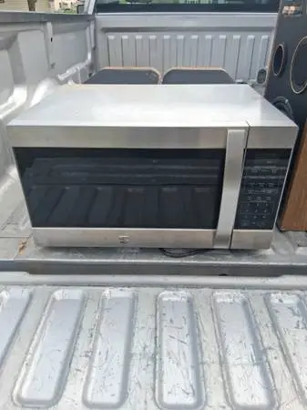Microwave. Large Kenmore.