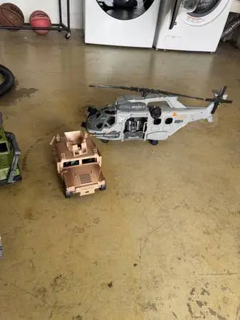 Lots of misc military toys for little boys
