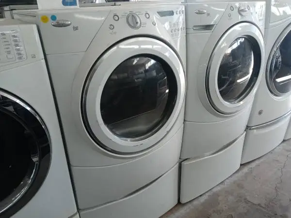 ★Whirlpool Duet front load washer and dryer set on pedestals