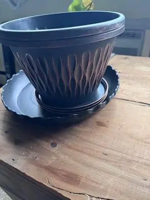Plastic Planter and Saucer Set