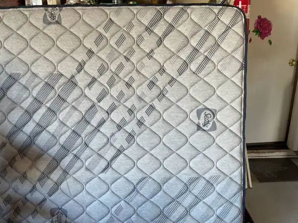 Seals mattress, queen