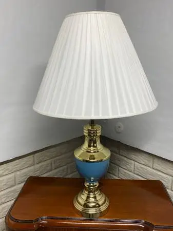 **** TABLE LAMP - SHADE - 3 WAY BULB - EXCELLENT