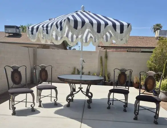 Patio Table 4 Chairs and Umbrella