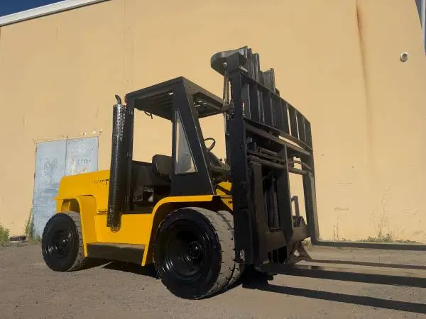 Forklift Hyster 15,500lb. Cap (Pneumatic, 8 Forks)