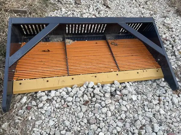 Skid steer screening bucket