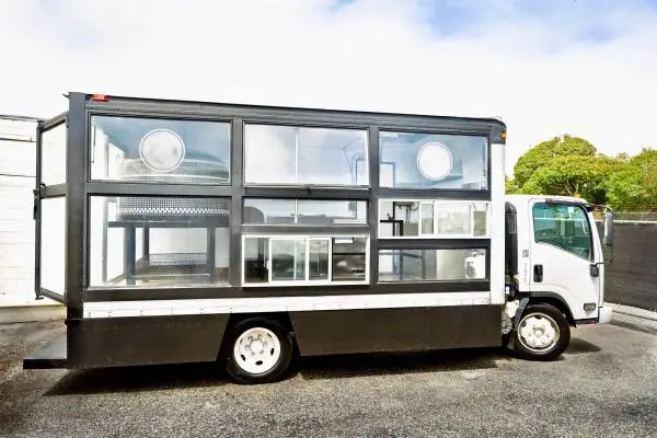 2010 Isuzu Custom Glass Wood-Fired Pizza Truck, – Cooking Channel Feat