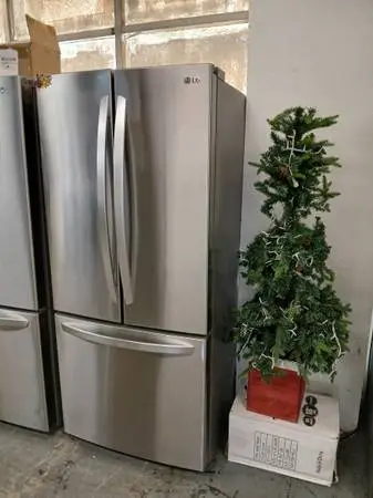 30 lg stainless steel compact French door refrigerator ice maker