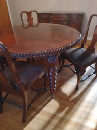 table with 4 chairs