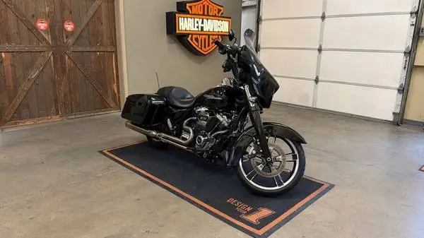 2017 Harley-Davidson® FLHXS - Street Glide® Special