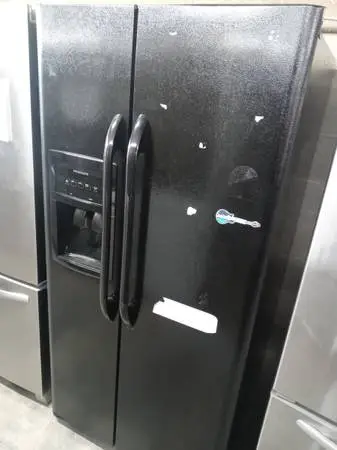 ★Frigidaire black side by side refrigerator