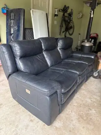 Electric reclining couch