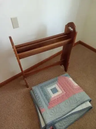 AMISH MADE QUILT RACK 25 BUCKS, NICE!