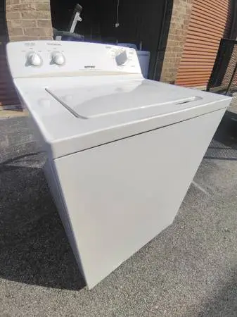 GE HOTPOINT OVERSIZED CAPACITY WASHER.