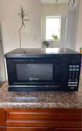 Westinghouse Microwave 1.1 cubic-ft/ 1000W Stainless steel
