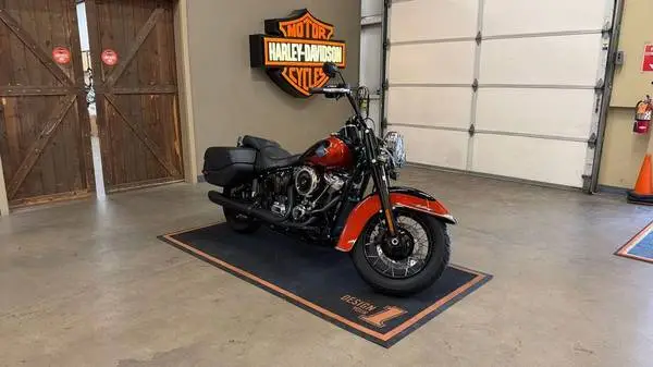 2025 Harley-Davidson® FLHC - Heritage Classic