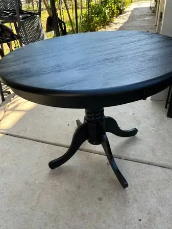 Black round  table.........T 33