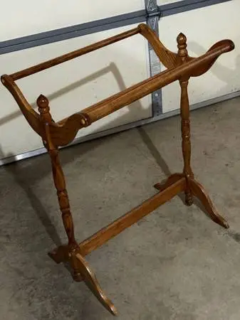 Wood Quilt Rack