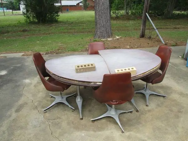 Old Rare SEARS BEST Table Set is a Money Maker for Someone