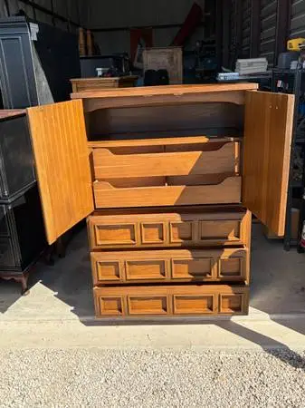 🪵 wBassett Furniture Wooden Dresser – Beautiful & Unique