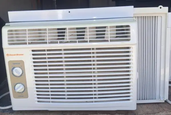 AC. Ocean Breeze 5000 BTU Window Air Conditioner.Works Great
