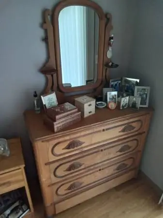 ANTIQUE DRESSER WIITH MIRROR,  GORGEOUS!