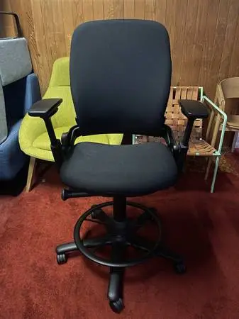 🪑✨ Steelcase Leap V2 Stool – All Black ✨