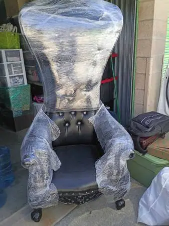 BLACK THRONE CHAIR