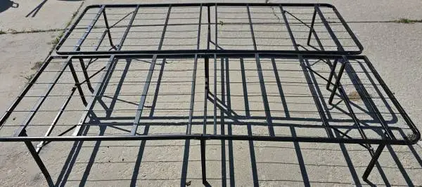 Queen size platform frame Metal
