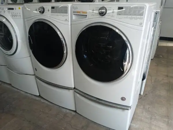 ★Whirlpool front load washer and dryer set on pedestals