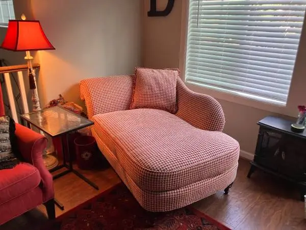 Chaise Lounge - Red and White hounds-tooth check