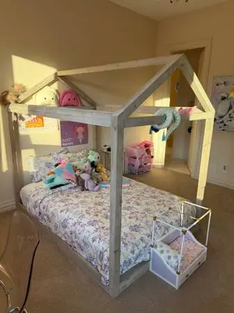 Restoration Hardware Kids Cole House Bed and dresser with Mattress