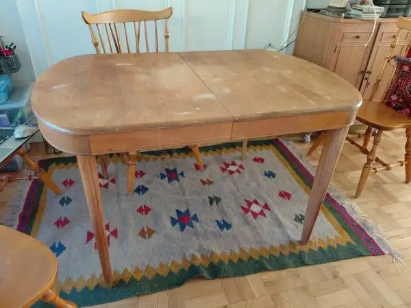 Wakefield Haywood Dinnig Table
