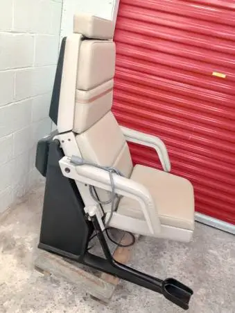 Exam Table Tilt Doctor Chair Midmark 413 Beige WORKS GREAT