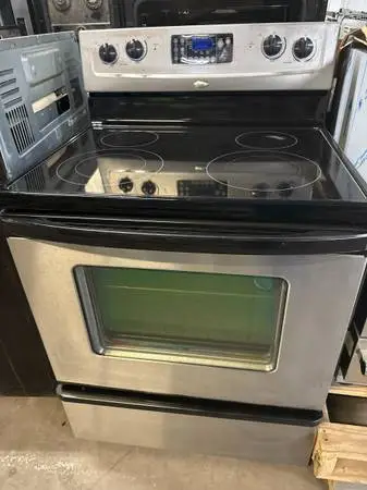 Whirlpool Stainless S/Black Glass Top Electric Range Only $250