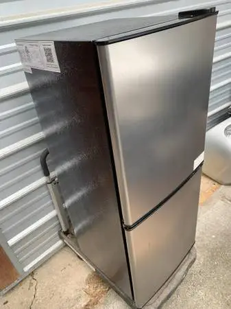 Compact fridge like new 40h 16w 17d