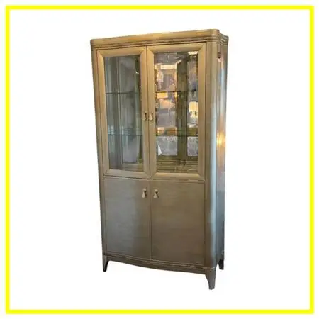 Sofia Vergara La Reina Lighted Curio Cabinet