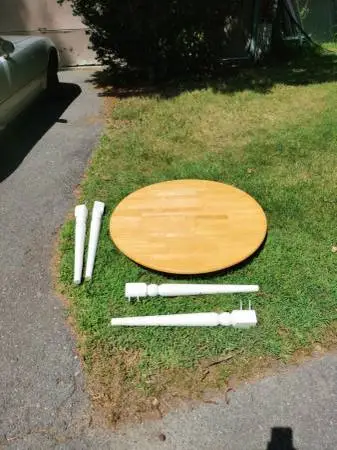 Nice oak top round drop leaf table