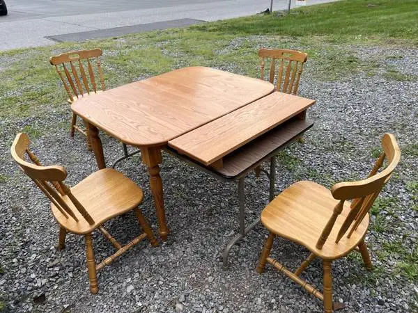 Oak Kitchen Table and Chairs