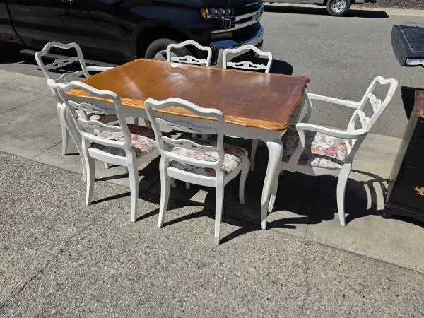 Dining table with 6 chairs and 2 leaves #1930